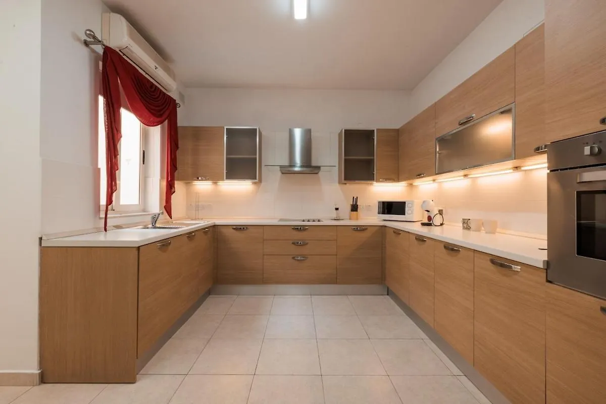 Larger Than Usual 3Bd Apartment Sliema Malta